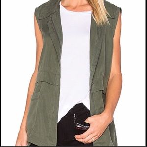 Cupcakes and Cashmere Collared Front Zip Vest- Army Green Size Small